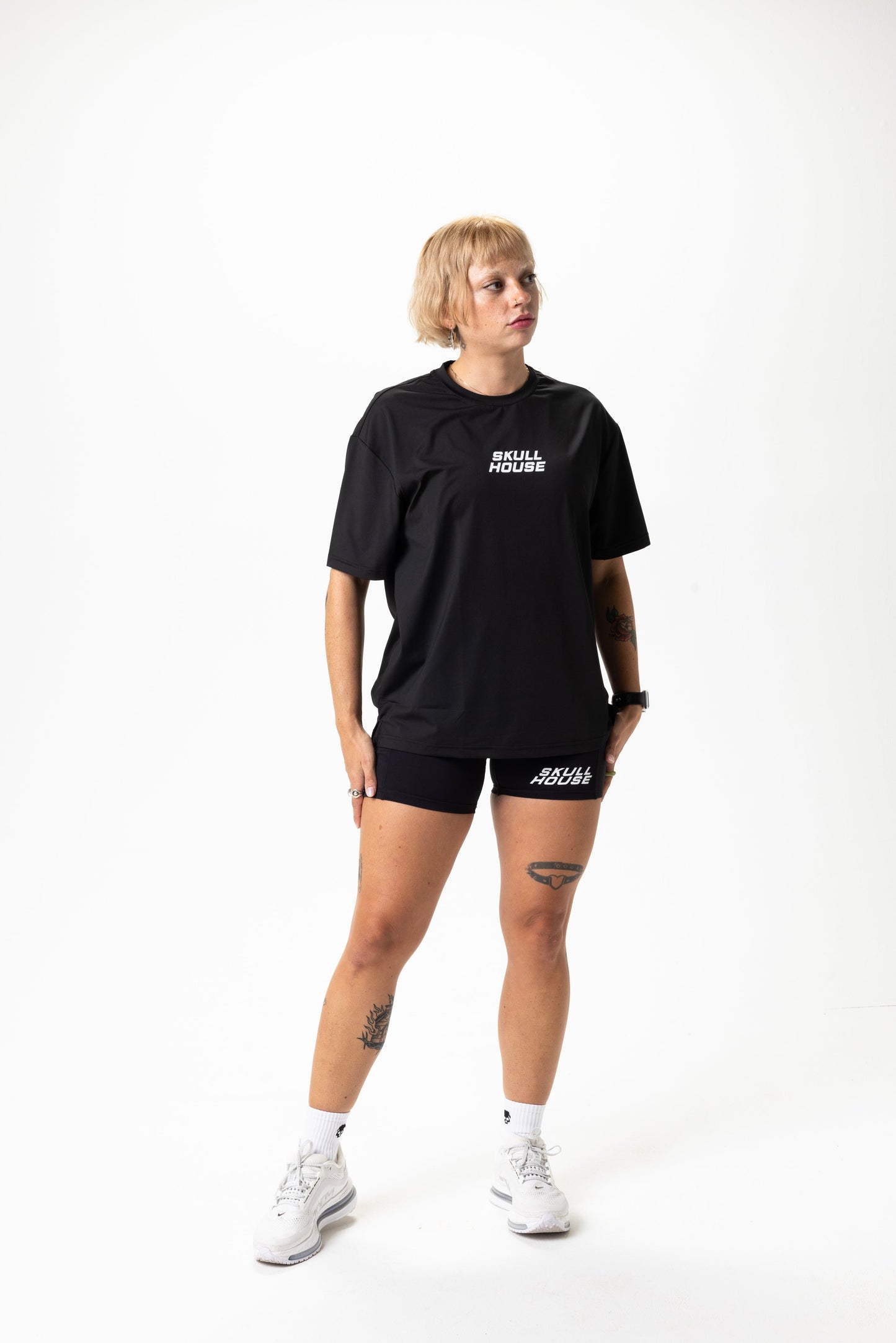 TAPERING RUN TEE, UNISEX - BLACK