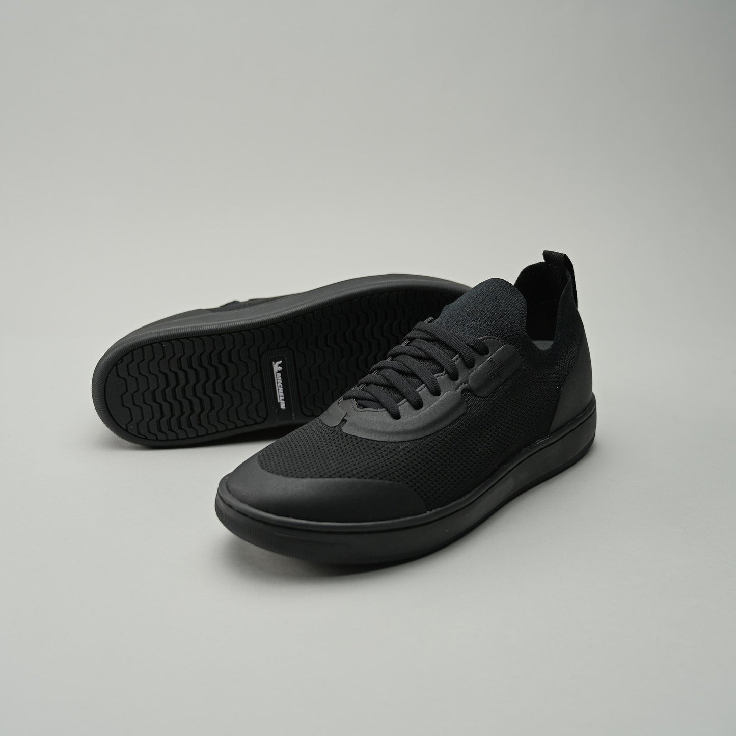 Skiff2 Black Out