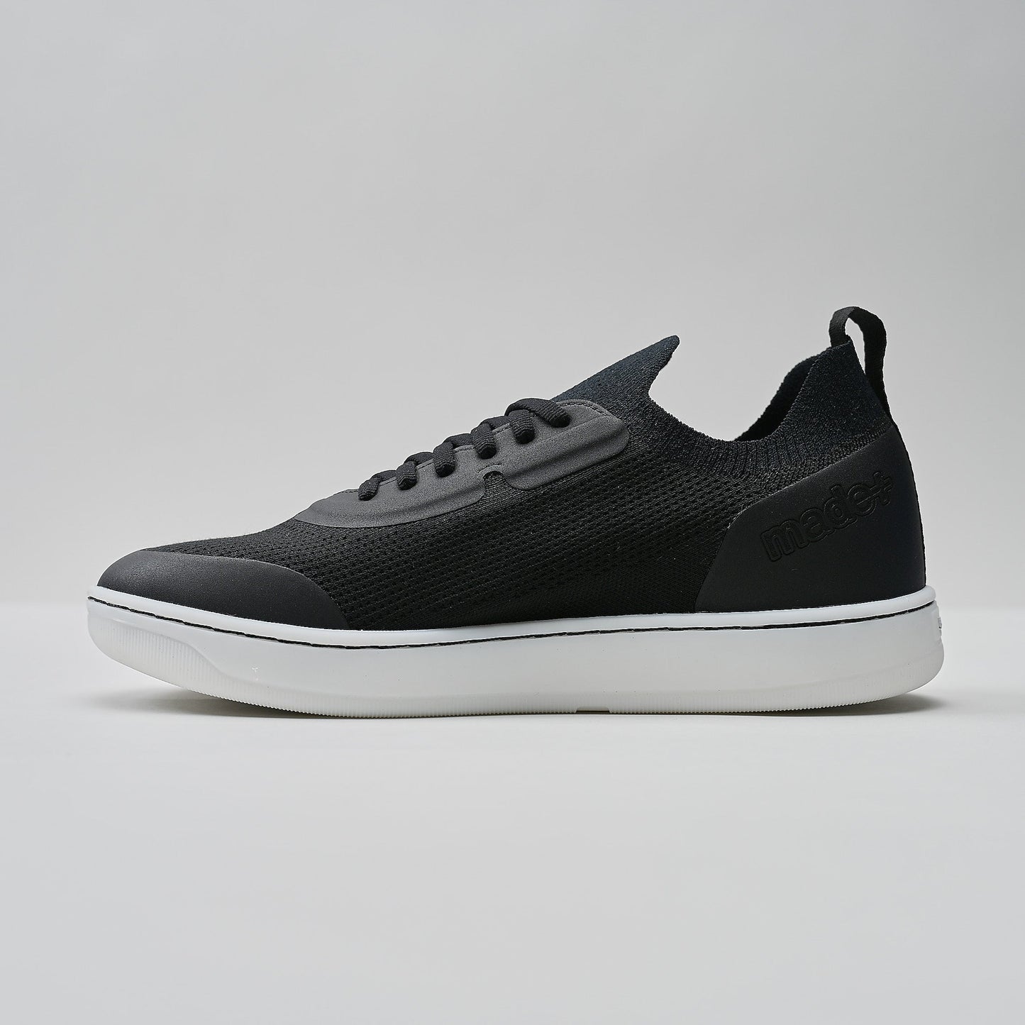 Skiff2 Black